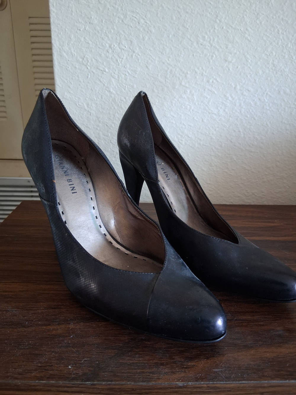 Gianni Bini Size 9.5 Black Pointed-Toe Stiletto Pumps